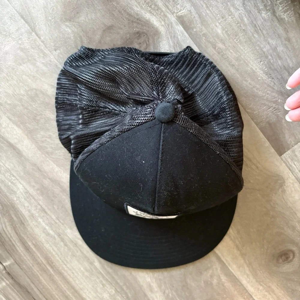 King Ruck Skull Black‎ Trucker Hat Snapback Yupoong The Classics Mesh Cap